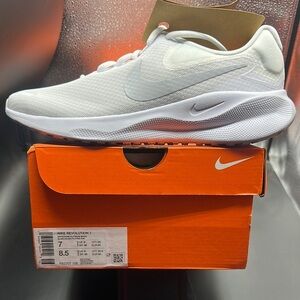 Nike Revolution 7 Running Shoes | Men’s Size 7 / Women’s Size 8.5 | White | NWT